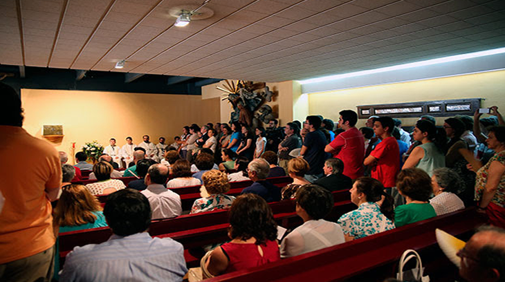 Un momento de la Santa Misa celebrada el día 14/07/2014 en la Capilla de la  Facultad de Geografía e Historia de la UCM