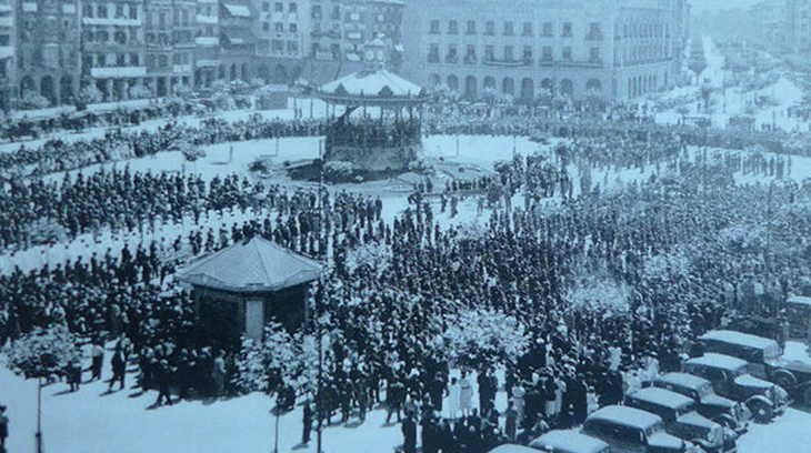 Concentración del Requeté en la Plaza del Castillo de Pamplona