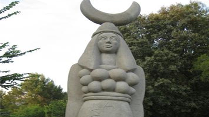Estatua pagana de la diosa-madre de Diana-Artemisa