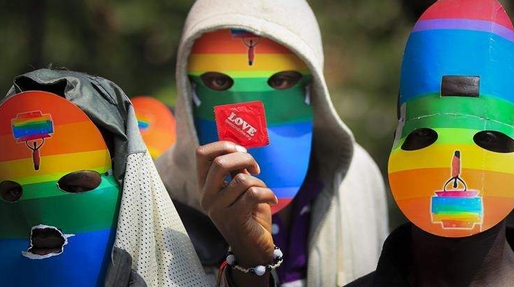En África el homosexualismo esta ejerciendo una presión insufrible.